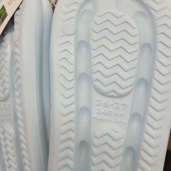 Brand New Sanrio Cinnamoroll Big Charm Slippers Size: US 7.5 - Picture 10 of 10